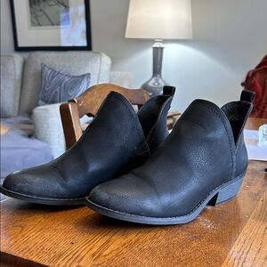 Universal Thread Black Ankle Boots